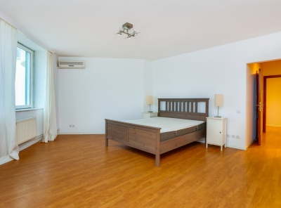 3 Комнаты, Городская, Аренда, Цветной бульвар, Listing ID 1792, Москва, Россия,